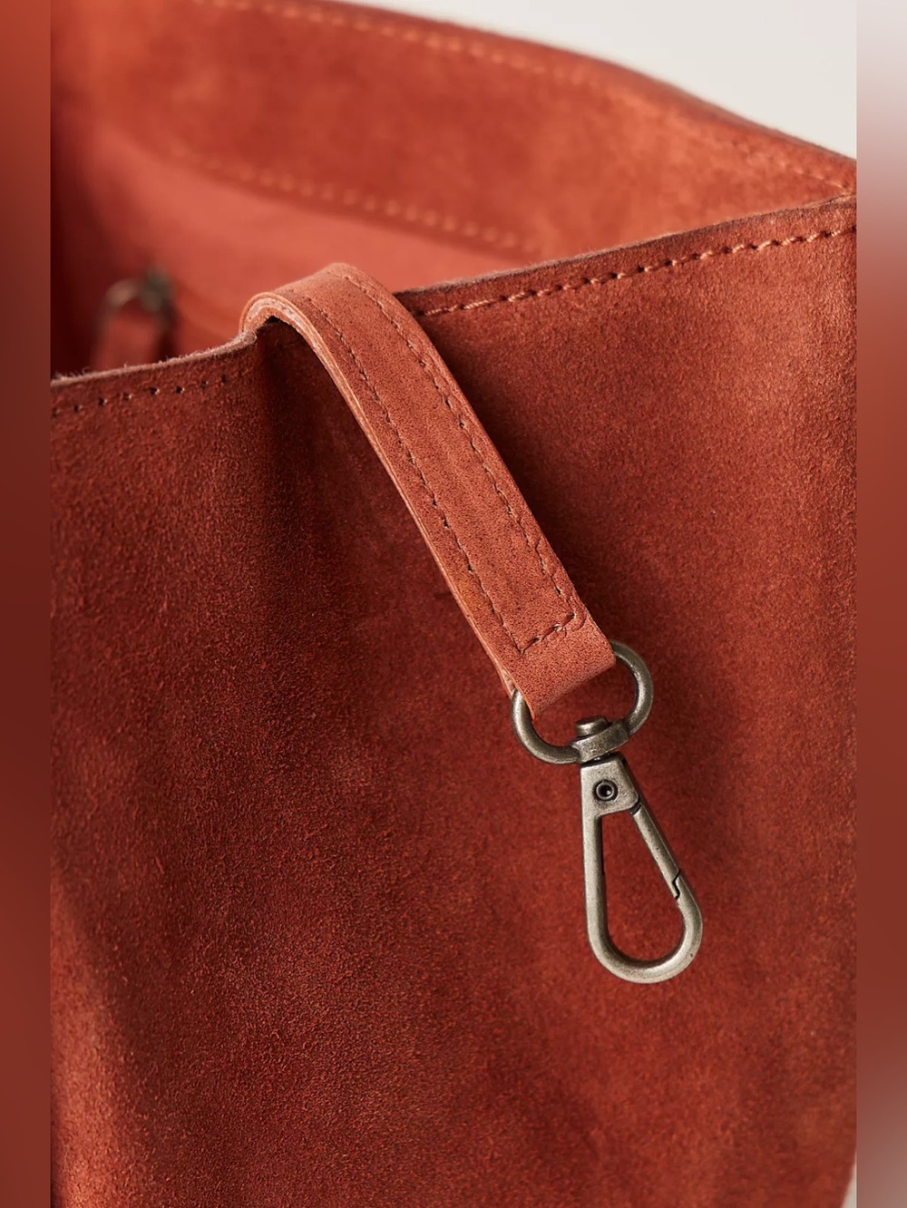 NWT FREE PEOPLE Barlow Suede Bucket Bag | Rust MSRP $78 CURRENT - Picture 4 of 8